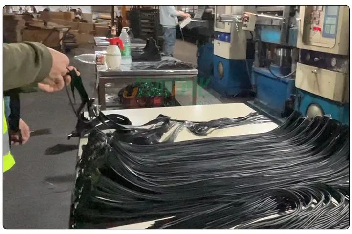 橡膠配件加工廠氣味難聞，傷害人體；廢氣除臭用Dejing的凈?！.jpg